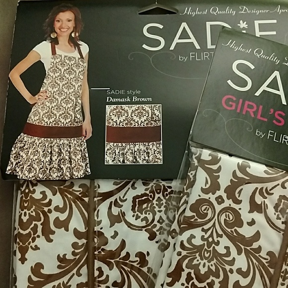 NWT! Matching Mother-Daughter (3-6 yrs) Apron Set - Picture 8 of 8